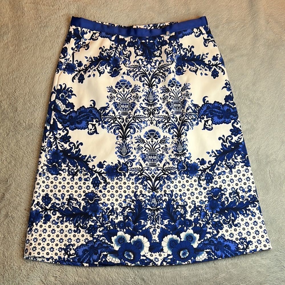 Mario Serrani Blue on White Porcelain Look Pencil Skirt - Size 4